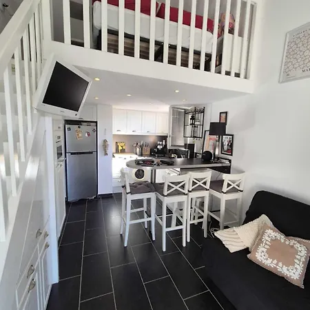 Beautiful With Balcony In Διαμέρισμα *