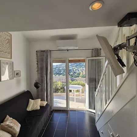 Beautiful With Balcony In 公寓